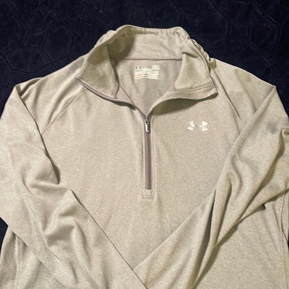 Large gray semi fitted under armour 1/4 zip